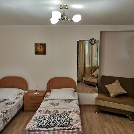 Guest House Natia Tbilisi Bagian luar foto