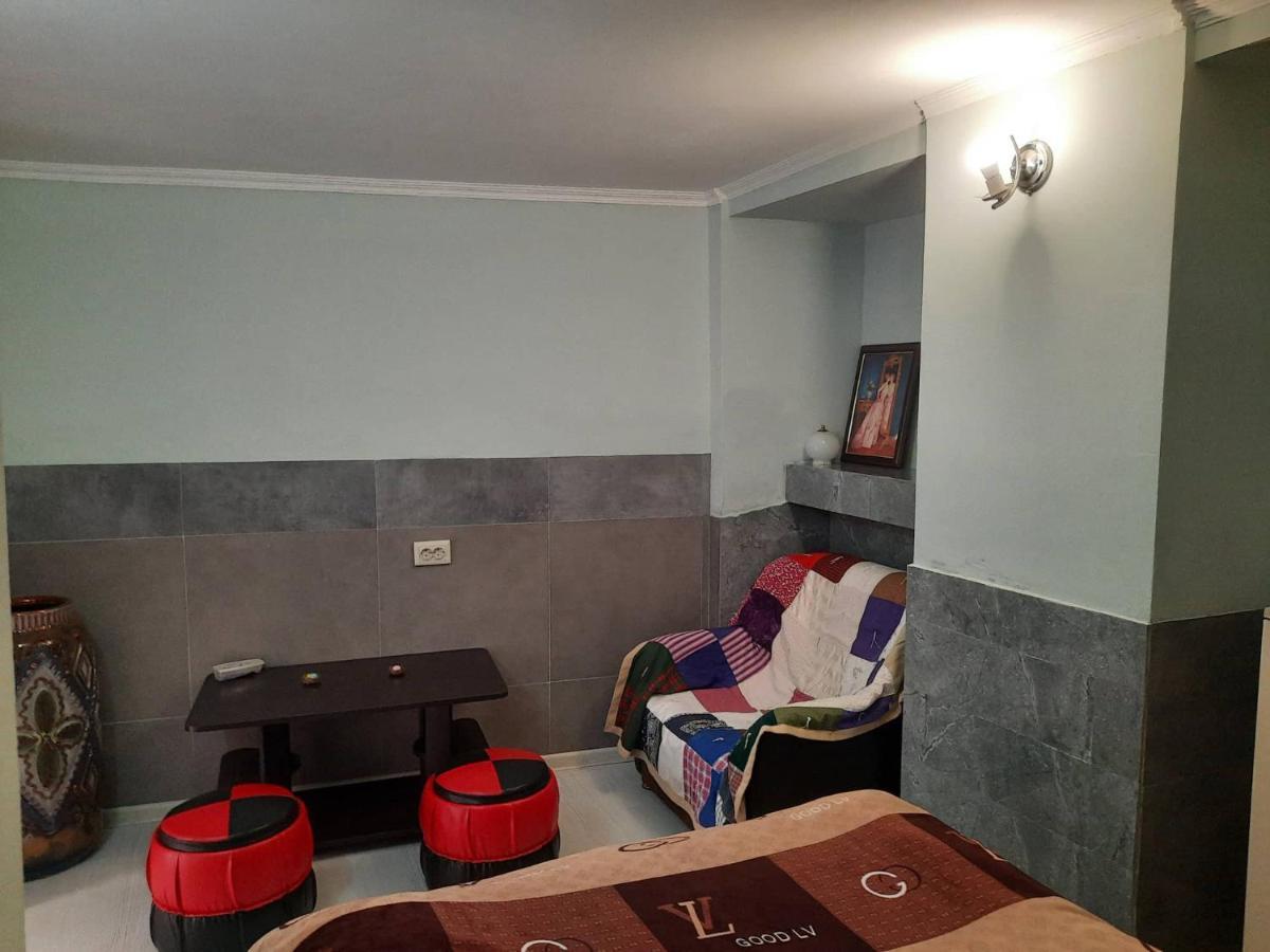 Guest House Natia Tbilisi Bagian luar foto