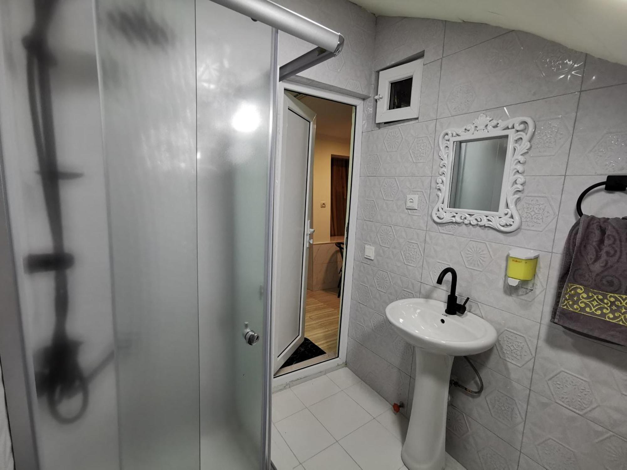 Guest House Natia Tbilisi Bagian luar foto